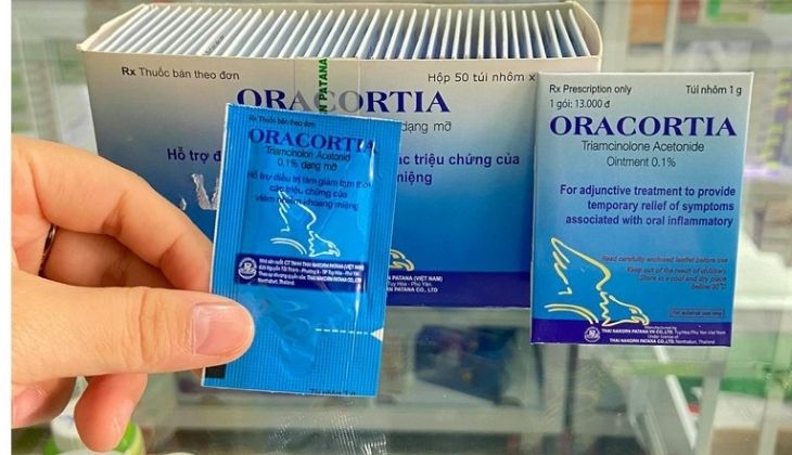 Thuốc bôi nhiệt miệng Oracortia là một dạng thuốc mỡ